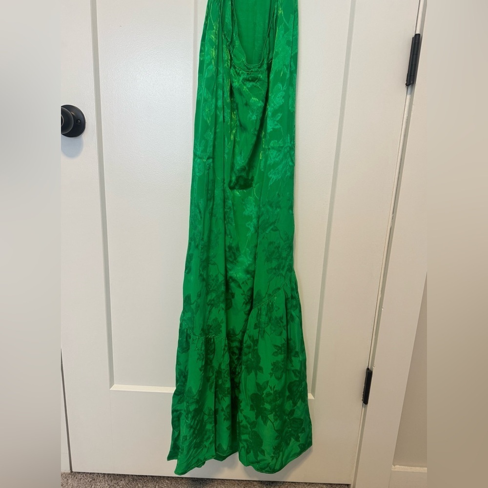 Saylor Audie dress Elegant Green Halter Maxi Dress - Picture 12 of 12